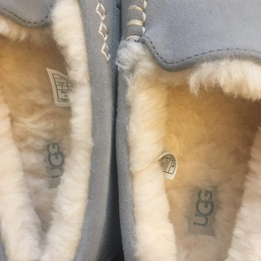 UGG Grey-Blue Sheepskin Moccasins, New in Box, Wm. Size 7, Run Small - Picture 4 of 5